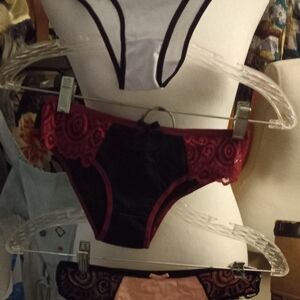 New,3pr.stretch bikini panties with wide side lace& ribbon bow detail size med.